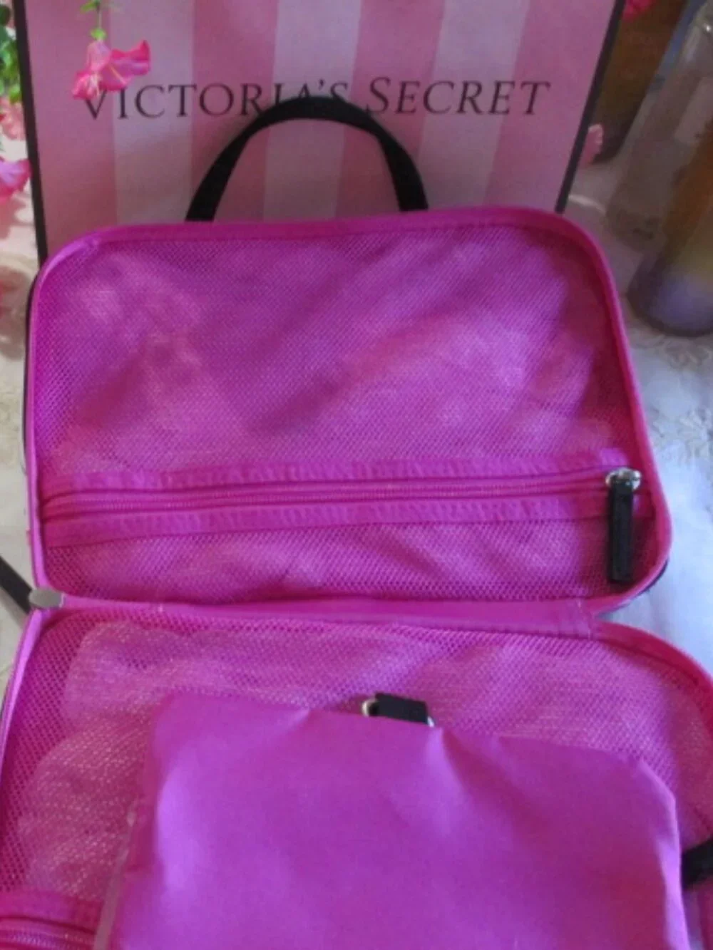 VS PINK TRAVEL TOILETRY BAG (Pink Tulip Iconic Makeup) NWT